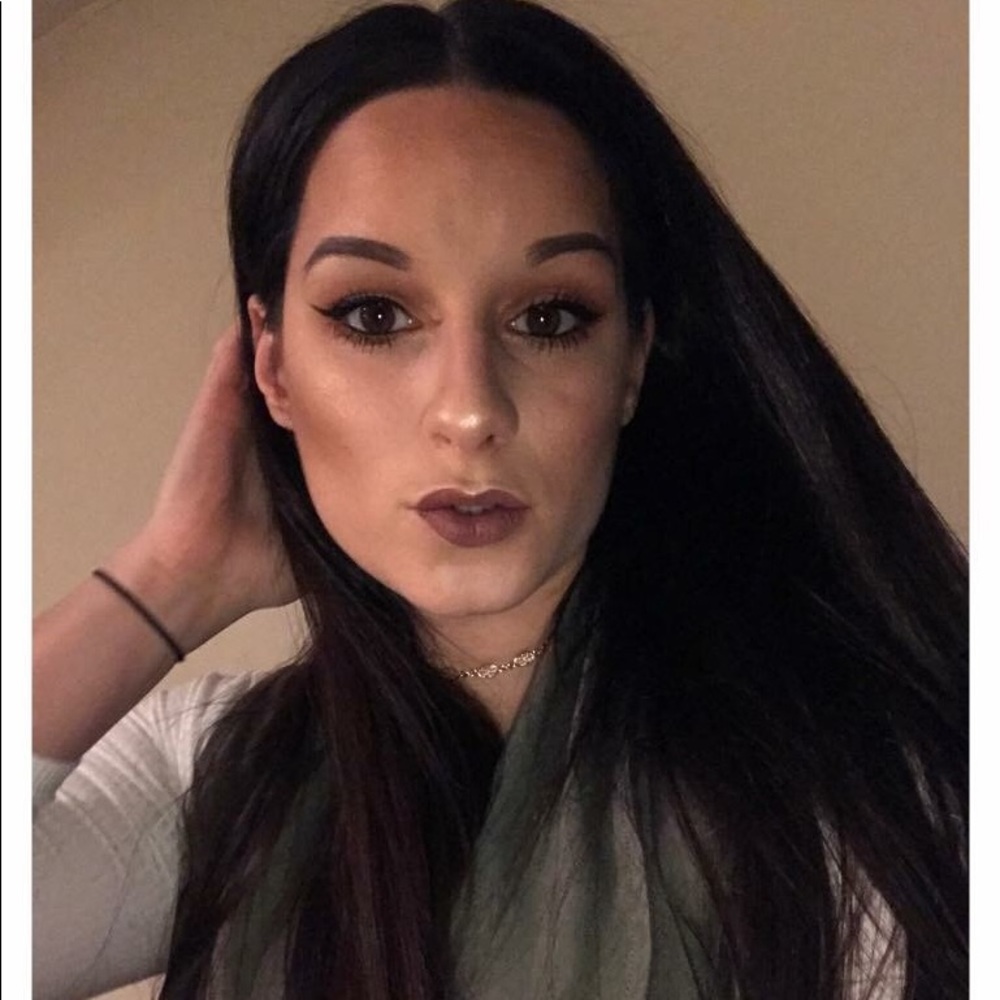 Meet your Posher, Caitlin